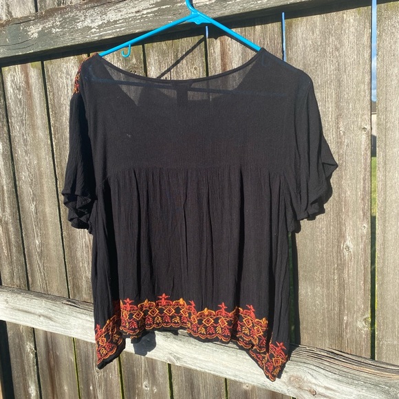 Fun Flowy pattern tee - Picture 3 of 3